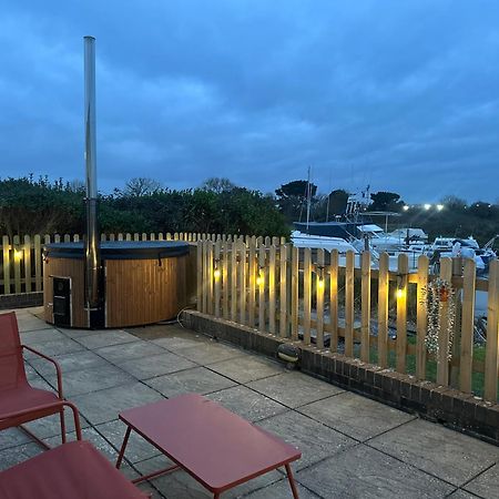 Hot Tub With A View - Christchurch Harbour Eksteriør bilde