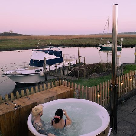 Hot Tub With A View - Christchurch Harbour Eksteriør bilde