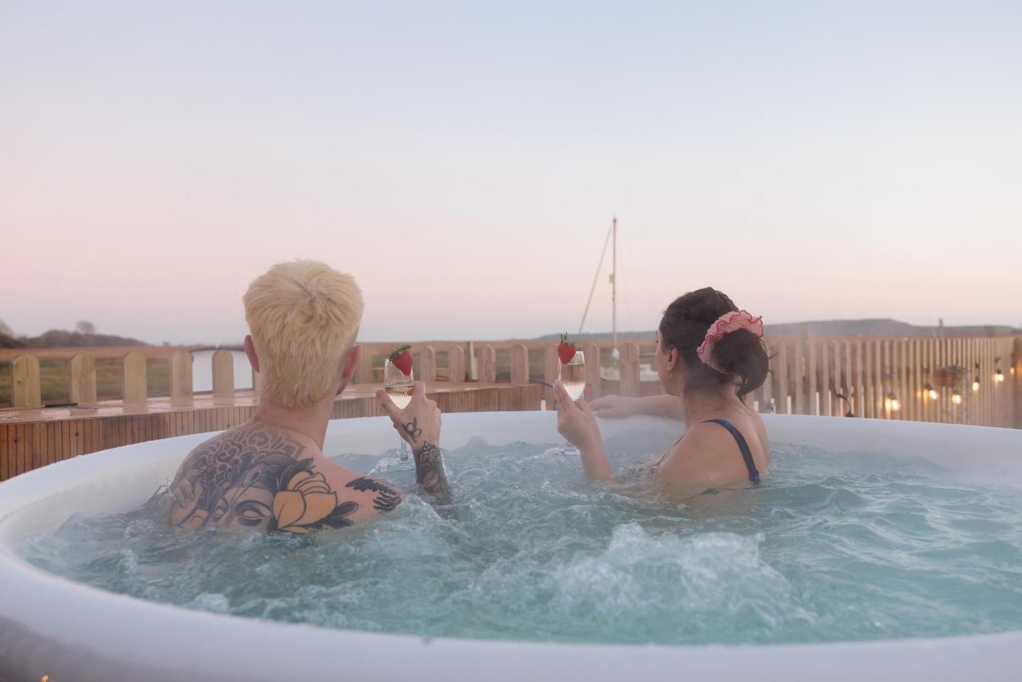 Hot Tub With A View - Christchurch Harbour Eksteriør bilde